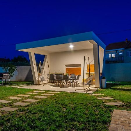 S&I Peaceful Holiday Home With Pool & Jacuzzi Galovac  Exteriér fotografie