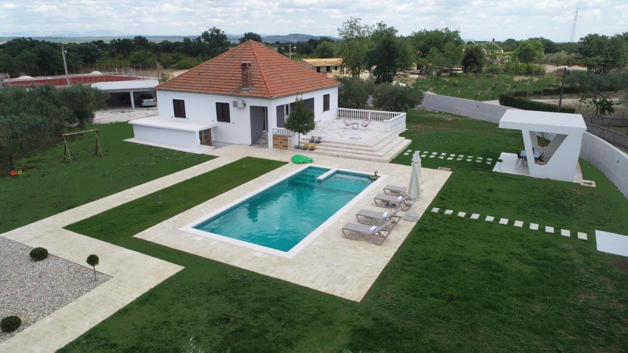 S&I Peaceful Holiday Home With Pool & Jacuzzi Galovac  Exteriér fotografie