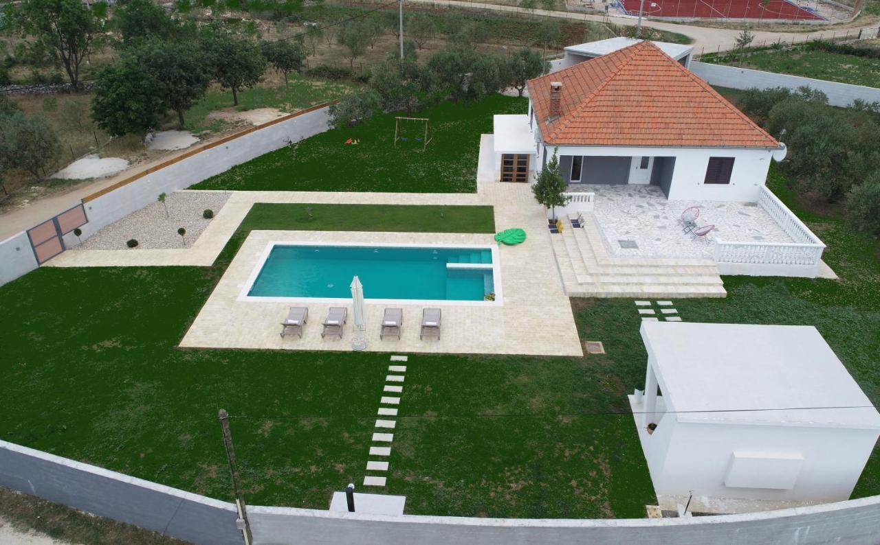 S&I Peaceful Holiday Home With Pool & Jacuzzi Galovac  Exteriér fotografie