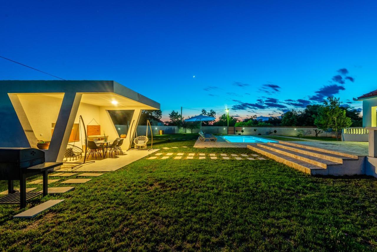 S&I Peaceful Holiday Home With Pool & Jacuzzi Galovac  Exteriér fotografie
