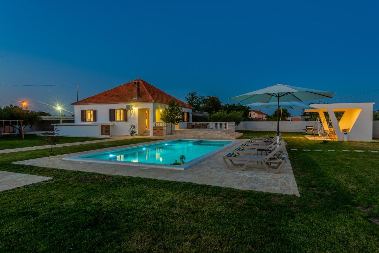 S&I Peaceful Holiday Home With Pool & Jacuzzi Galovac  Exteriér fotografie