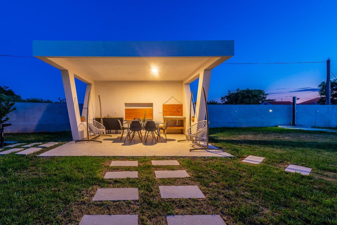 S&I Peaceful Holiday Home With Pool & Jacuzzi Galovac  Exteriér fotografie