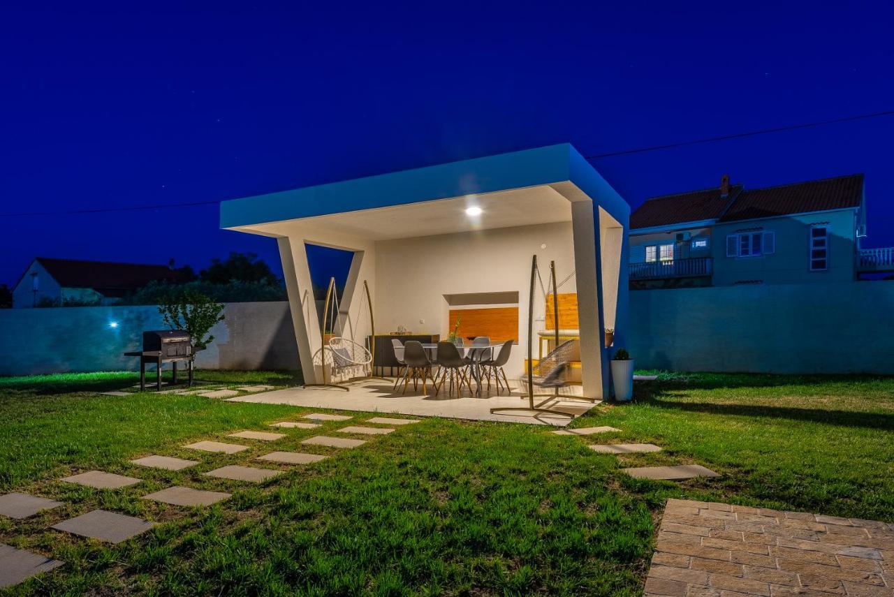 S&I Peaceful Holiday Home With Pool & Jacuzzi Galovac  Exteriér fotografie