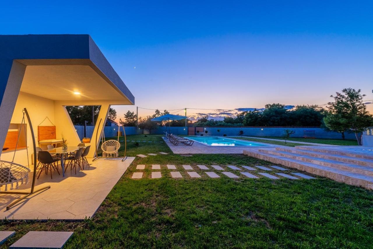 S&I Peaceful Holiday Home With Pool & Jacuzzi Galovac  Exteriér fotografie