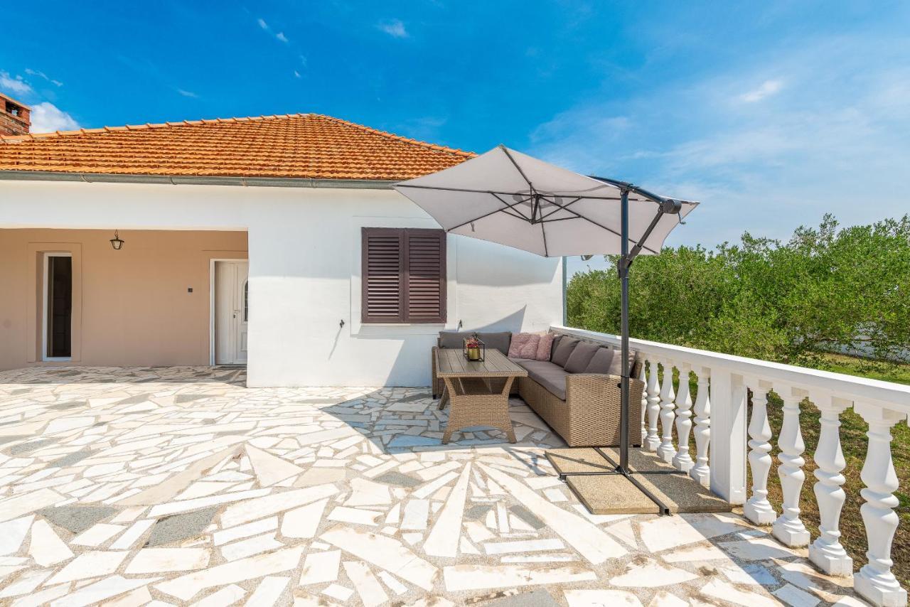 S&I Peaceful Holiday Home With Pool & Jacuzzi Galovac  Exteriér fotografie